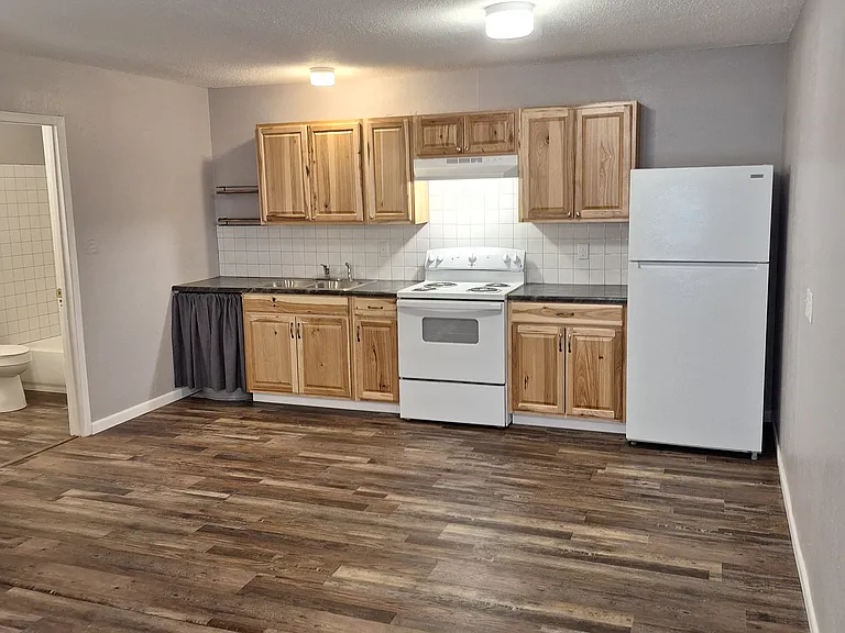 504 E 6th St #6 — Photo 1