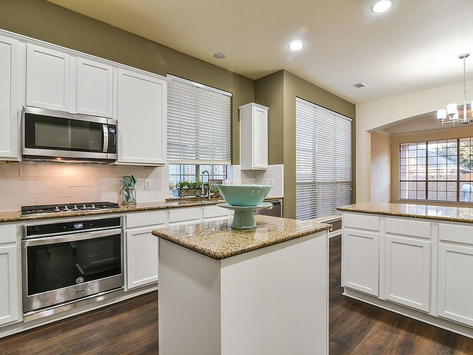 1st image of 2699 Cove Dr
