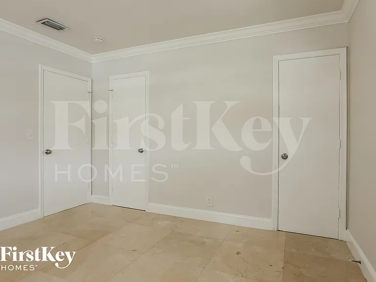 470 NW 41st St — Photo 8