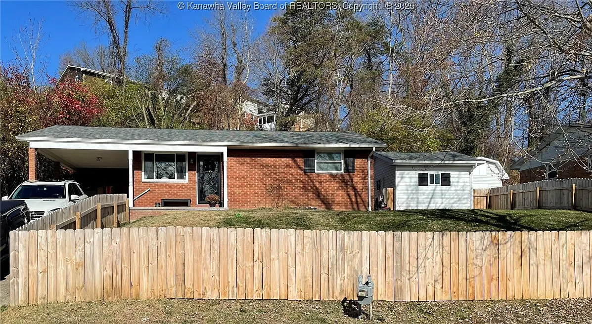1224 Lyndale Dr photo 1