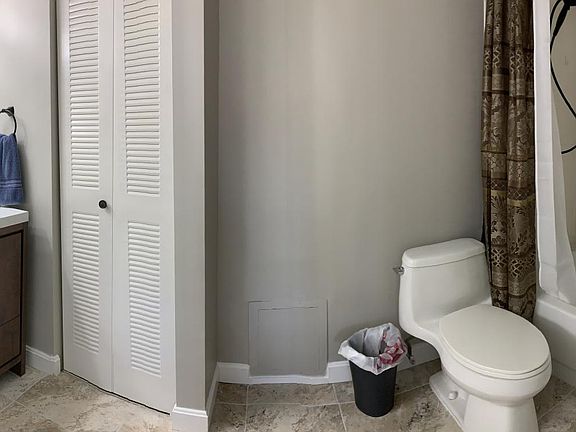 4th image of 1140 Lakeshore Dr #203