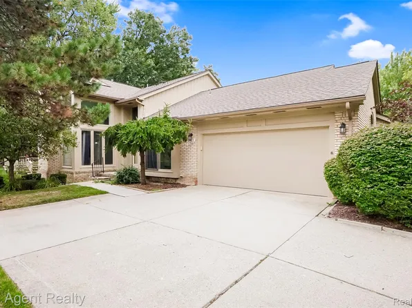 43088 W Kirkwood Dr, Clinton Township, MI 48038