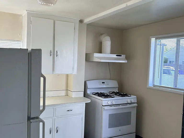 517 Dawn Dr — Photo 7