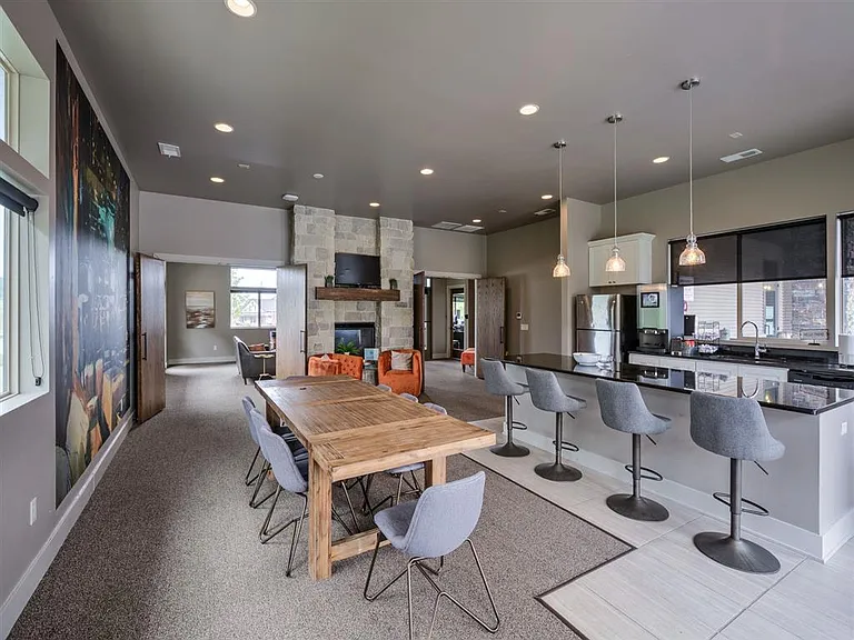 Community lounge in clubhouse at Avenue 204.