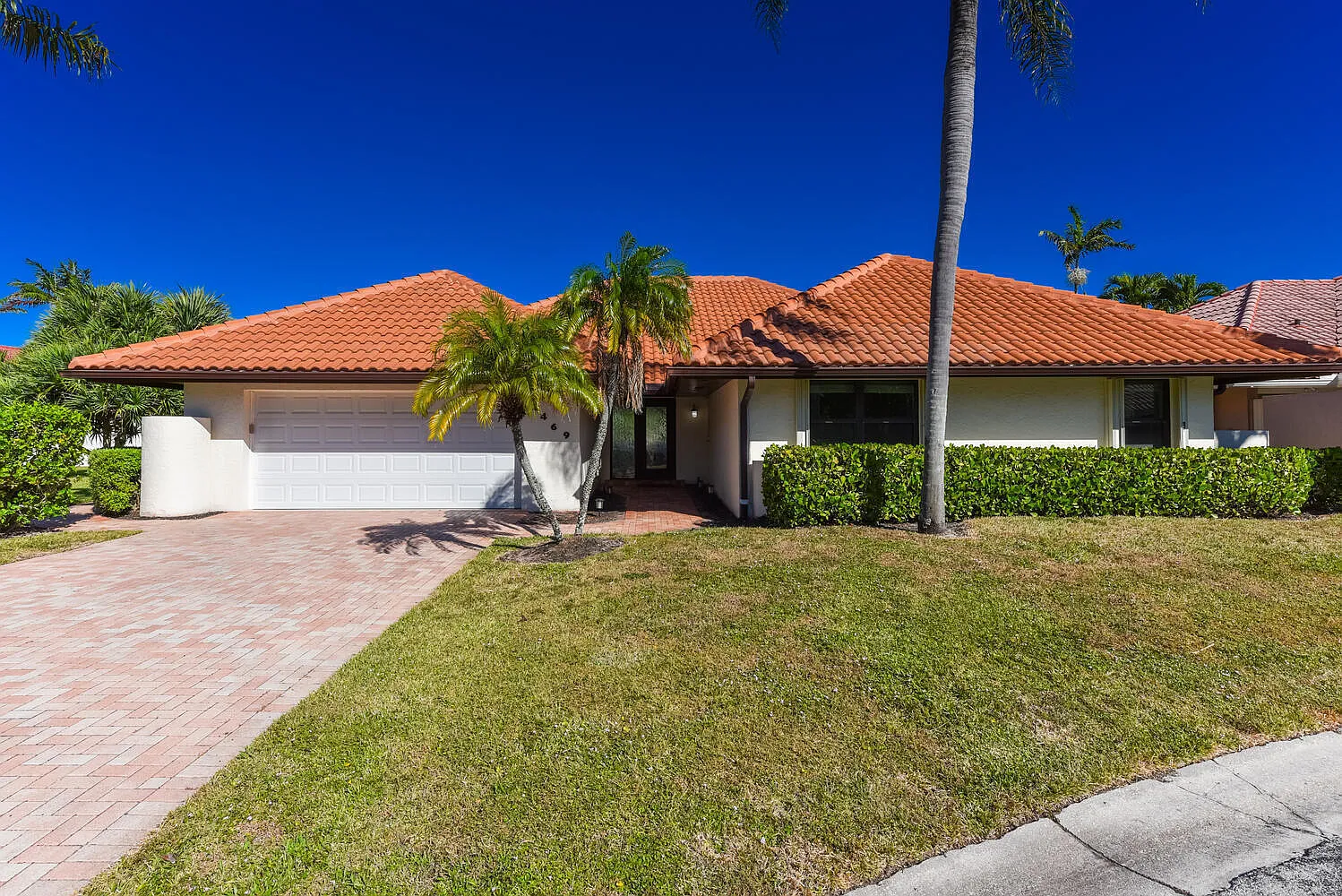 3 bed, 2.0 bath, 1866 sqft, $6,000 — Photo 1