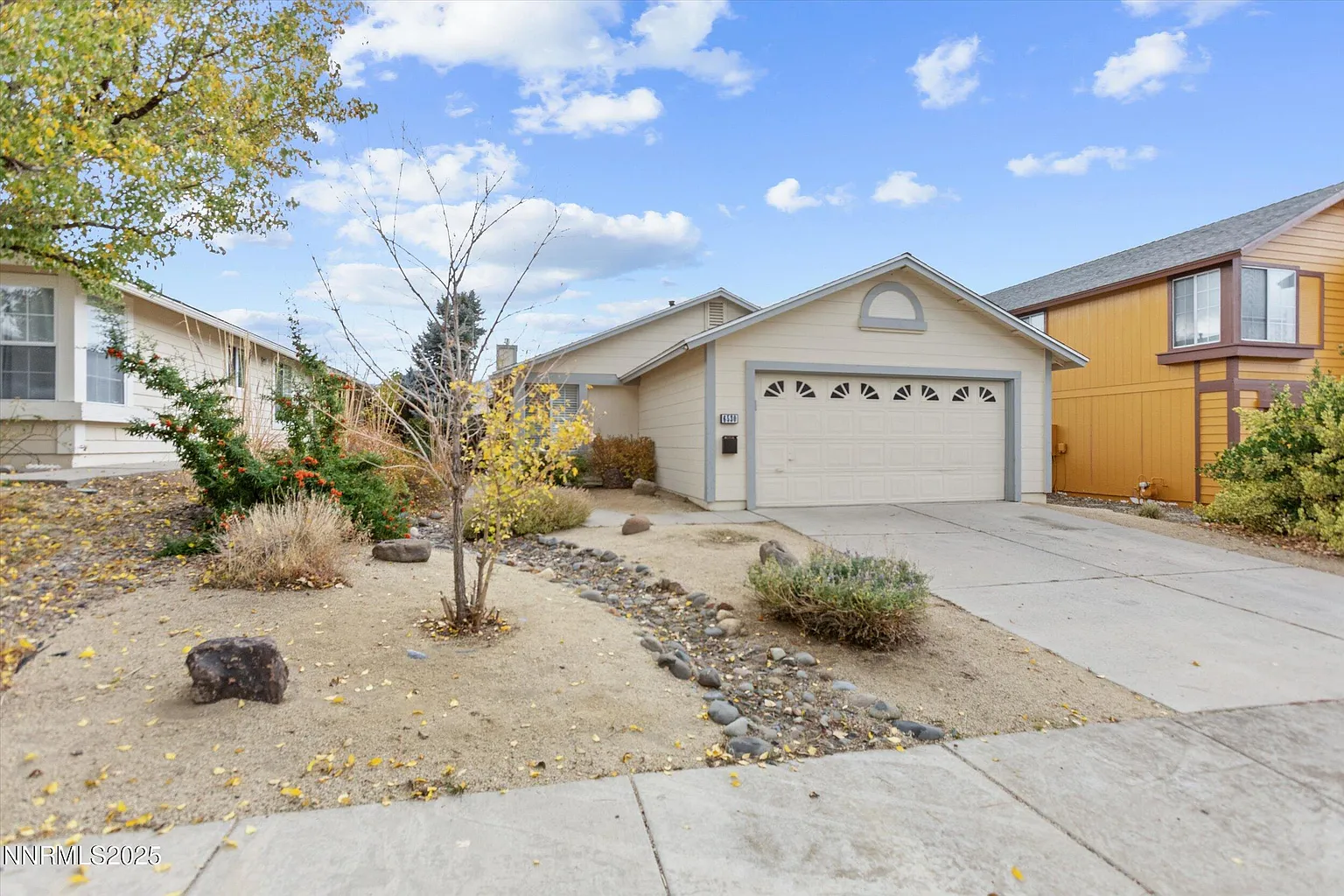 6530 Fall River Cir photo 1