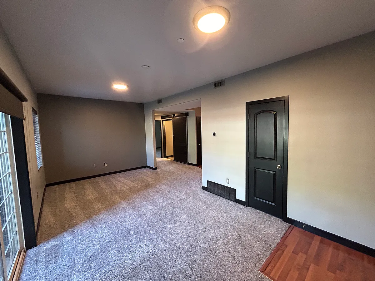 Building Photo - 190 E Belmont Ave #2