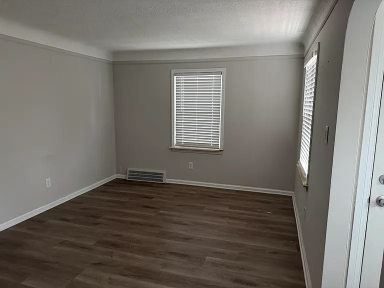 24800 Oxford St — Photo 5