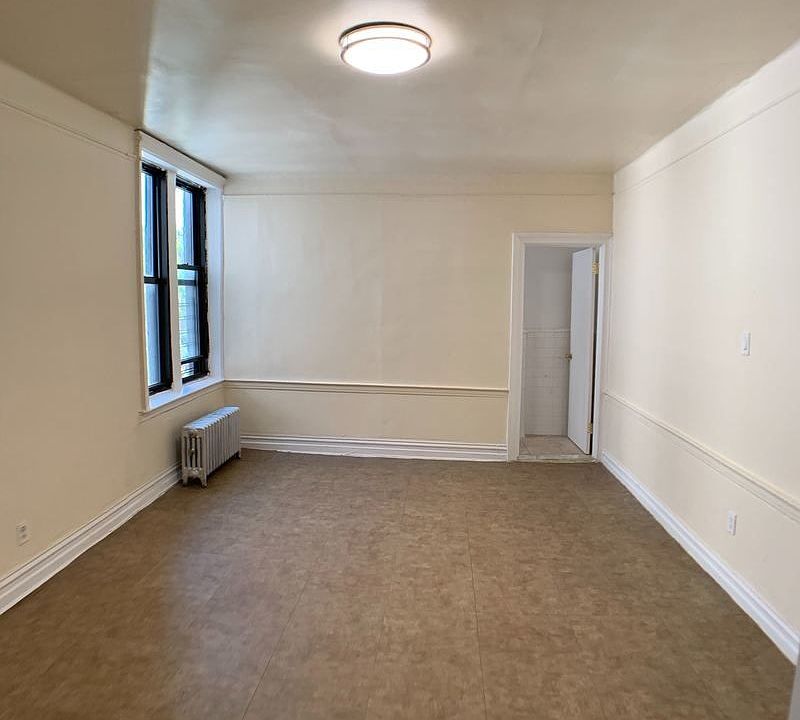 1st image of 377 Montgomery St #14E