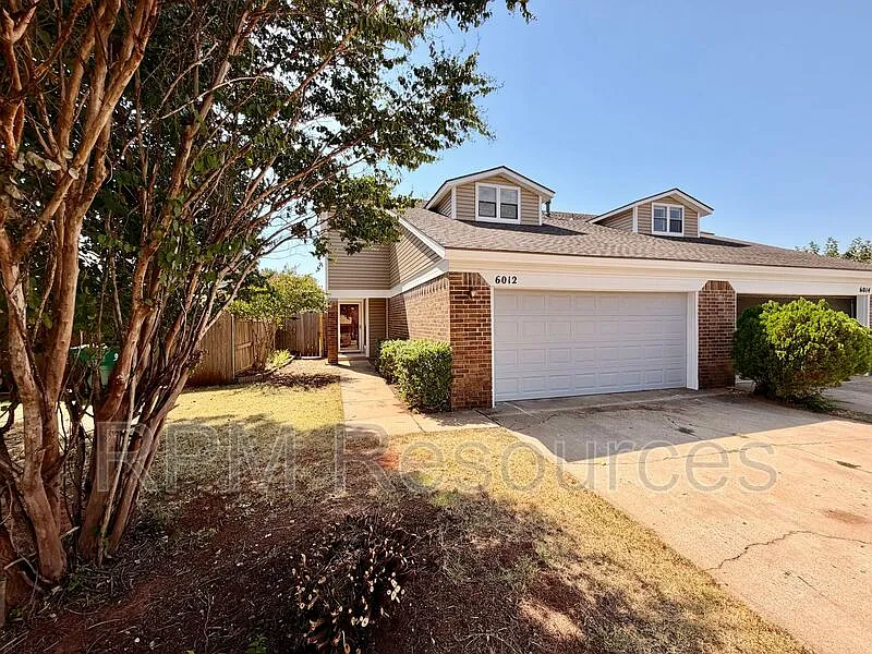3 bed, 2.5 bath, 1567 sqft, $1,400 — Photo 2