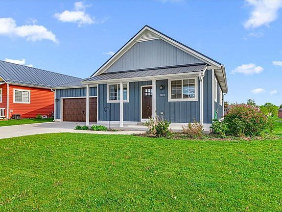 3rd image of 1821 Farm View DRIVE