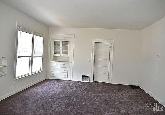 5th image of 530 Indiana Street