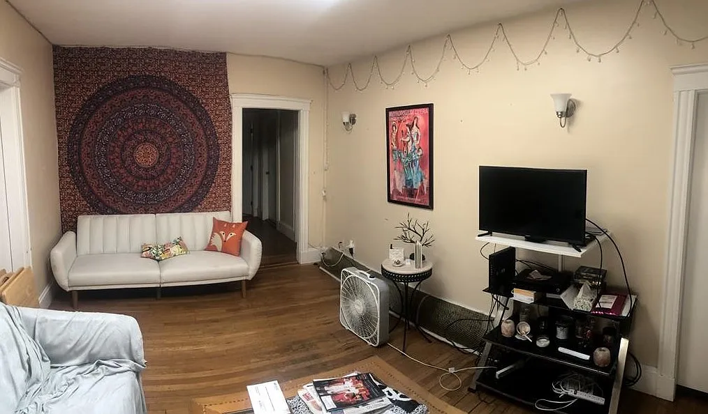 5 bed, 9999 sqft, $5,000 — Photo 4