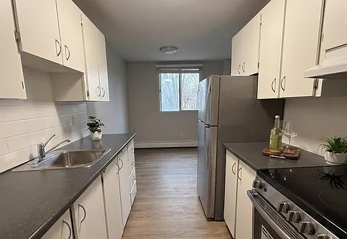 89 Raymond St Photo 1