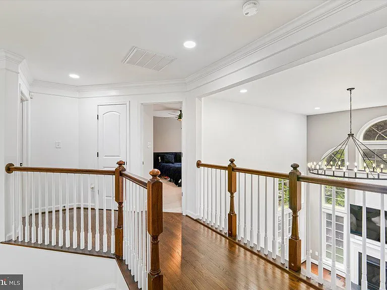 743 Seneca Dr — Photo 16