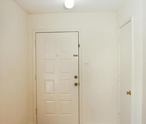 3rd image of 1408 Eastview St