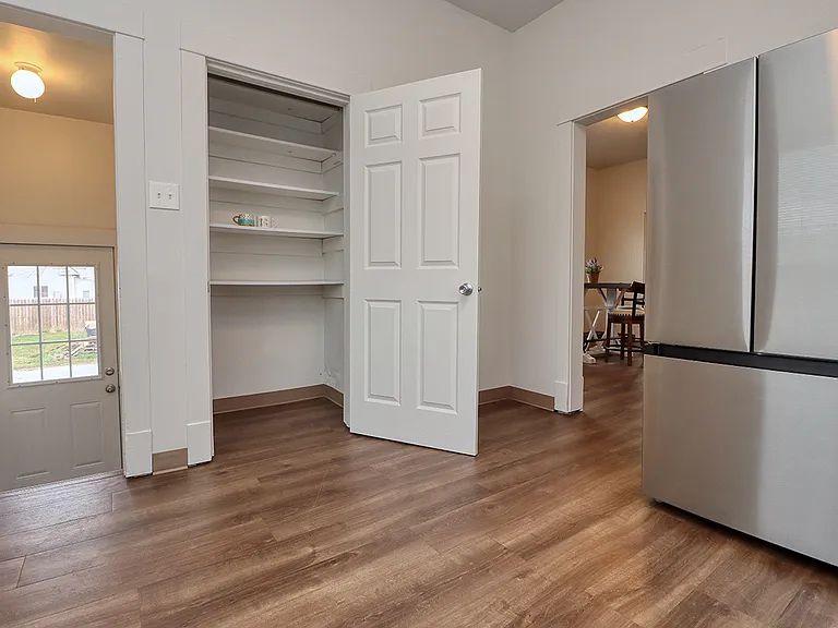 120 W G St — Photo 14