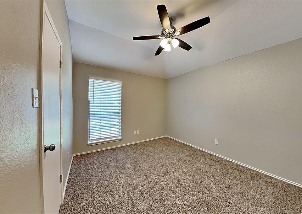 1st image of 102 Violet Dr #102