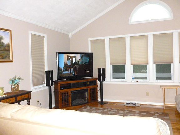 4th image of 310 Windward Dr