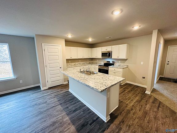 3rd image of 108 Jerrie Lynn Blvd