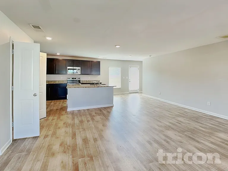 1433 Veranda Ln — Photo 3