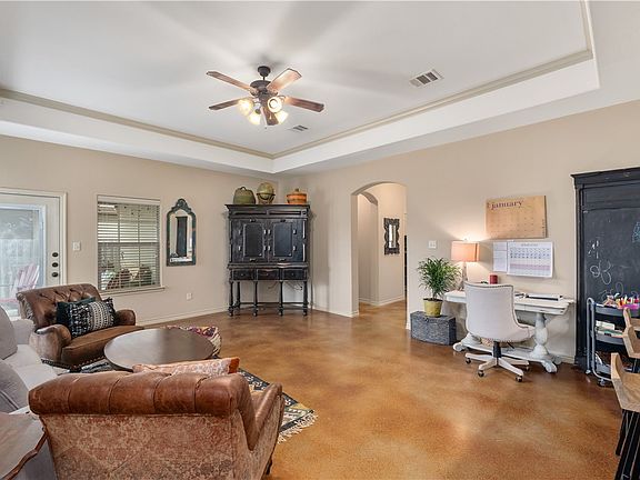 4th image of 403 Hayes Ln