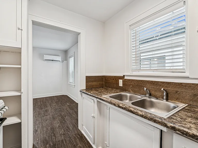 907 2nd St S #2 — Photo 13