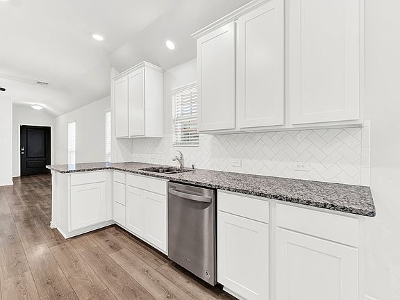 5th image of 2138 Hobby Dr