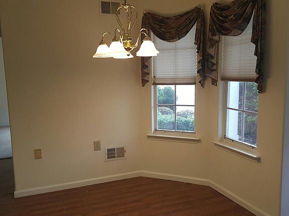 5th image of 1006 Buckingham Drive #B