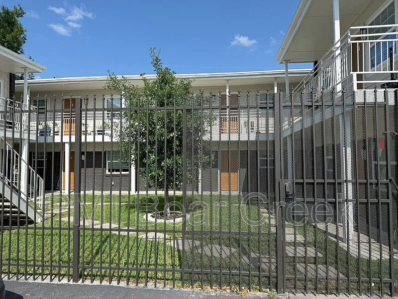 2 bed, 1.0 bath, 704 sqft, $1,100 — Photo 3