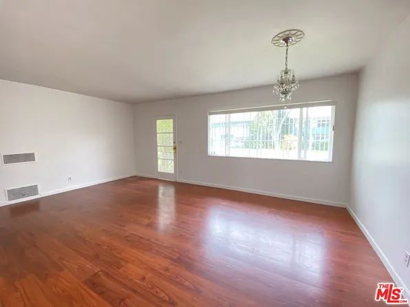 5456 Village Grn, Los Angeles, CA 90016
