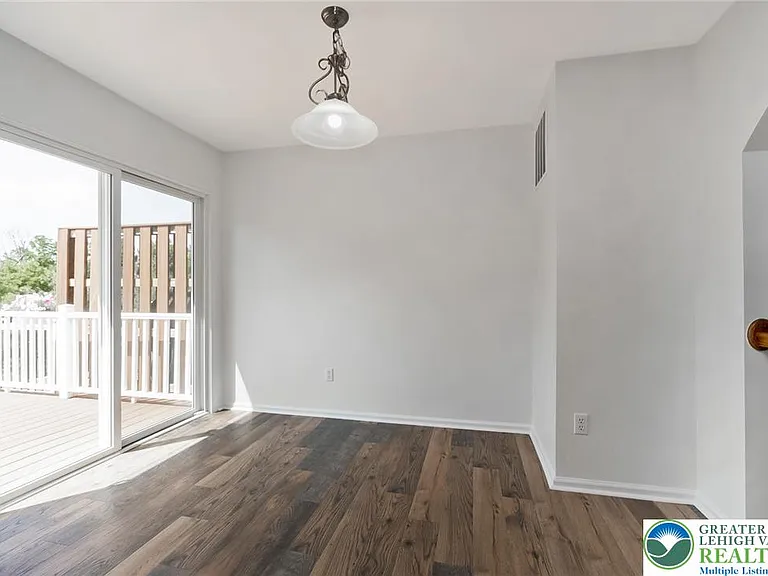 1096 Sparrow Way — Photo 24