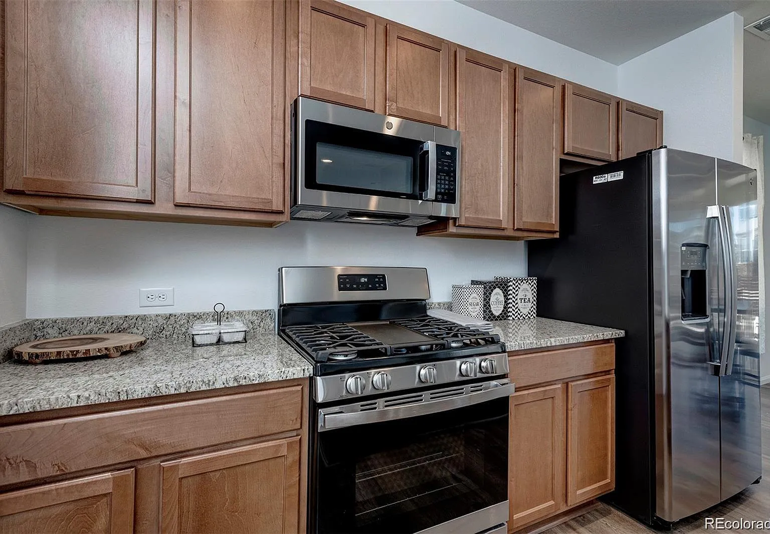 3 bed, 2.5 bath, 1875 sqft, $3,300 — Photo 4