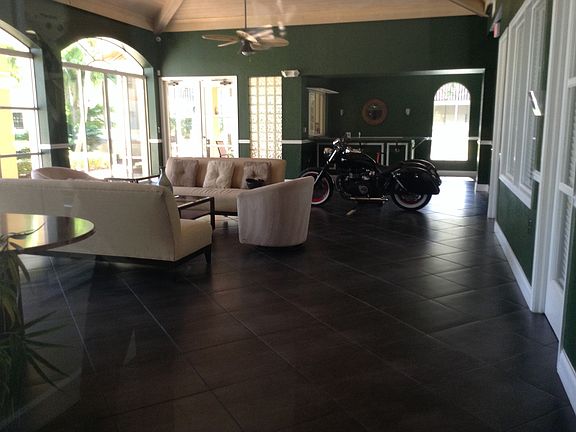 4th image of 18107 Glenmoor Dr