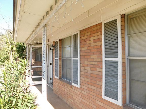 3rd image of 3601 Catalina Dr NW #A
