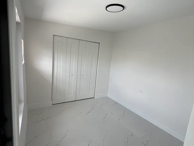 8311 SW 27th Ter — Photo 3