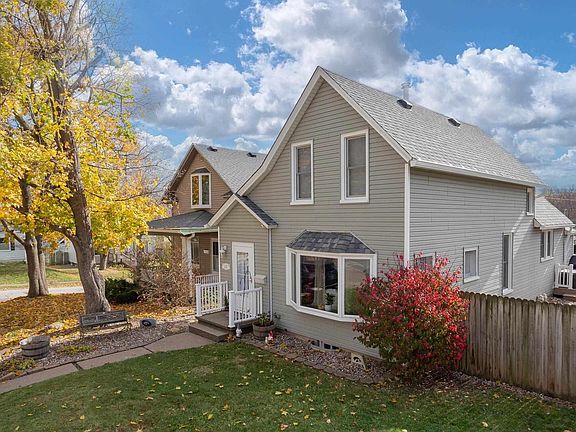 2nd image of 3107 Fairview St