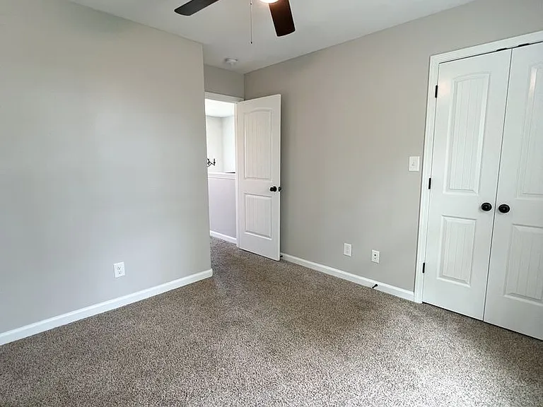 358 Chalet Cir — Photo 34
