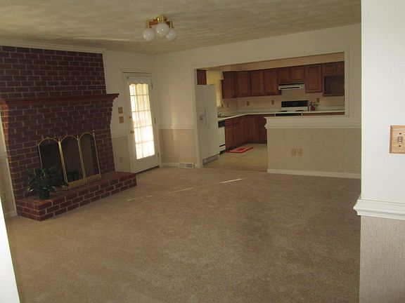 5th image of 4909 Appletree Dr