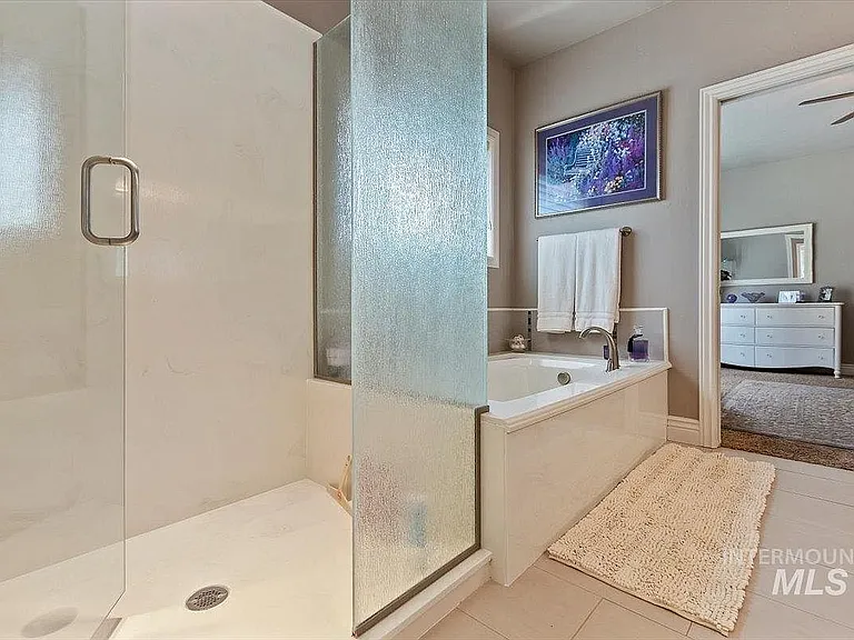 2549 E Satterfield St — Photo 34