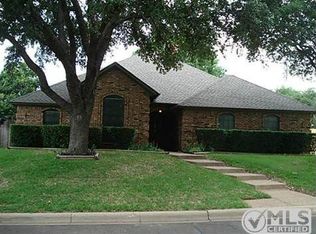 7800 Meadowlark Dr, Fort Worth, TX 76133