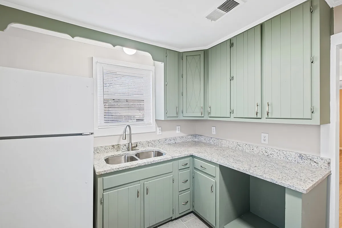 Building Photo - 2019 Driftwood Ave