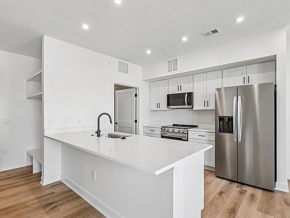 4th image of 1310 Murphy St #306