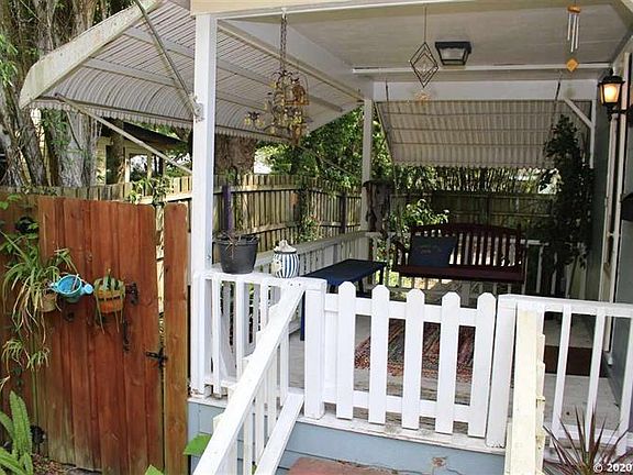 4th image of 1011 NE 8th Ave