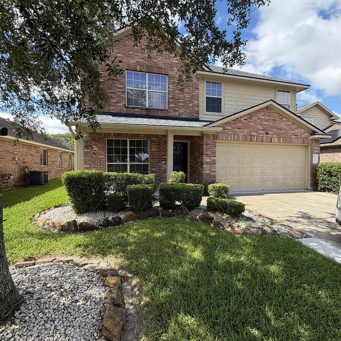 5 bed, 3.5 bath, 2667 sqft, $2,800 — Photo 1