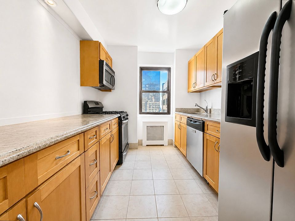 1st image of 326 Greenwich St #3O