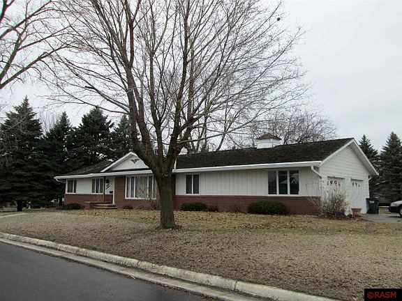 2nd image of 817 11th Ave N