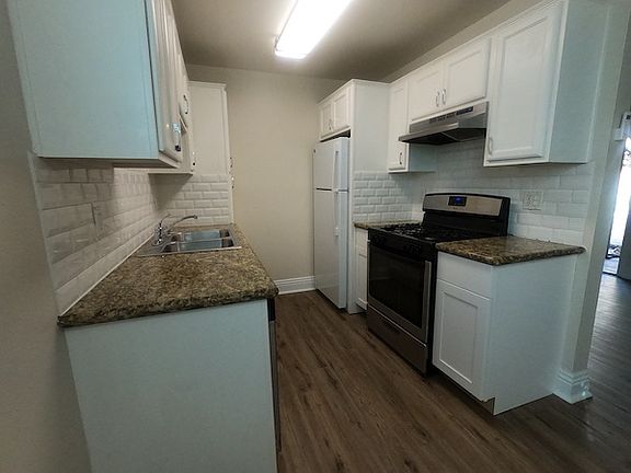 3rd image of 1472 Iris Ave Unit 1