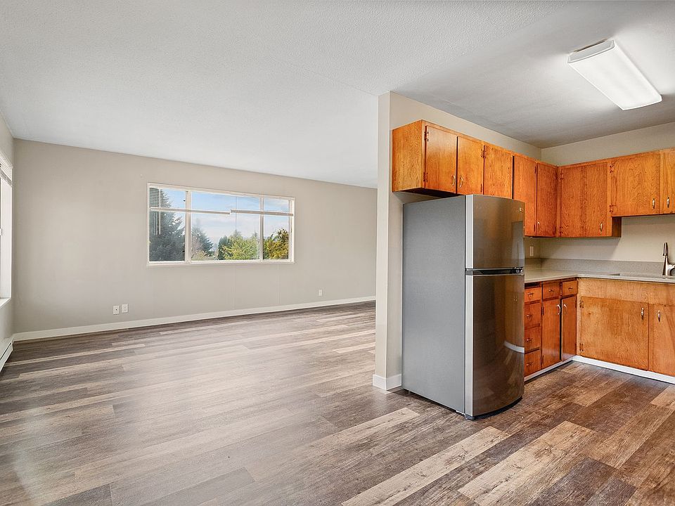 1st image of 4121 SE 28th Ave Unit 4127