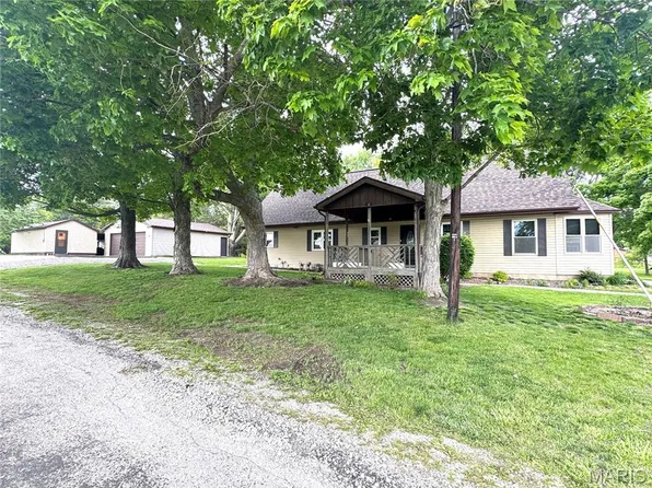 800 Ridge St, Taylor Springs, IL 62089